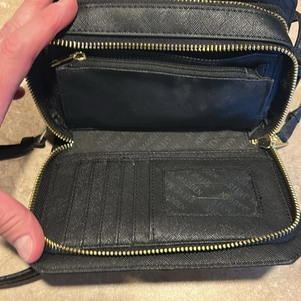 Steve Madden Crossbody Black Adjustable Strap - Picture 3 of 6